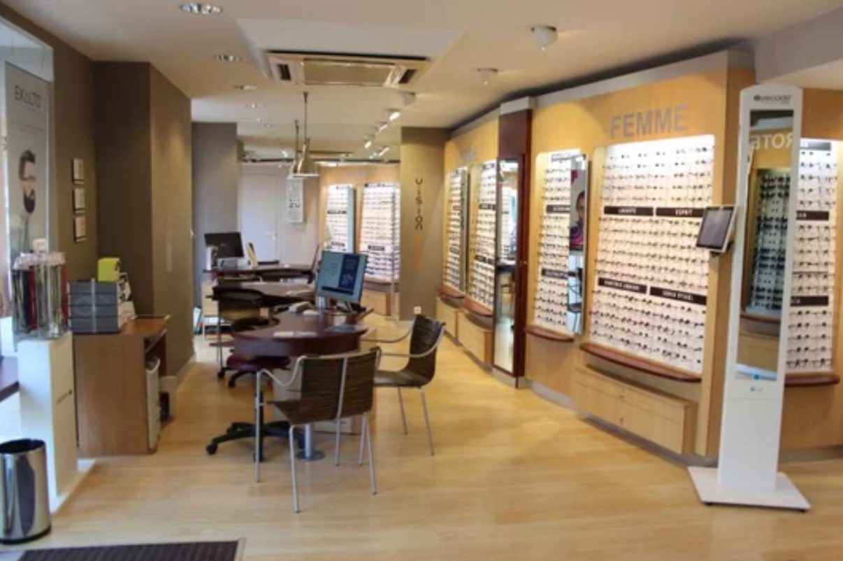 Aménagement intérieur d'une boutique optique à Nantes Avant/Après